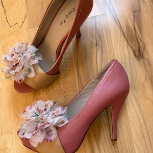 Elegant Pink and Gold Floral Heels